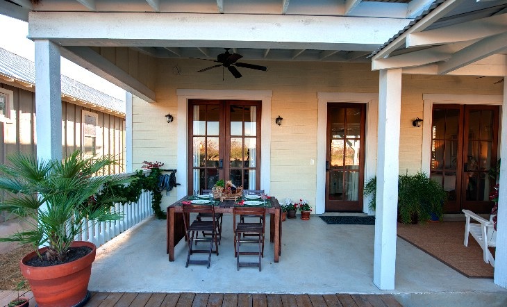 Exterior - Outdoor Dining